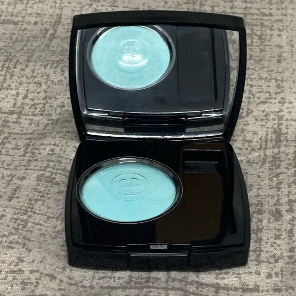 ISO Chanel 54 Nuage Bleu Eyeshadow!.